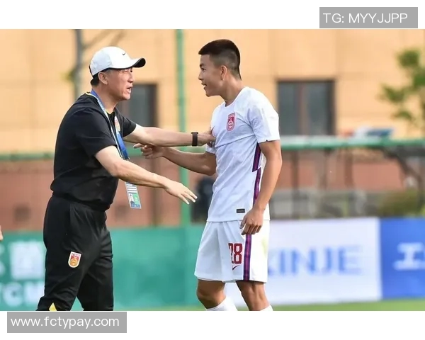 尤文图斯对阵里昂比赛裁判判罚引发争议球迷热议裁判公正性